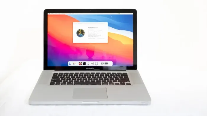 MacBook Pro 15" (8GB RAM / SSD 256GB + HD 250GB / Armazenamento Duplo)