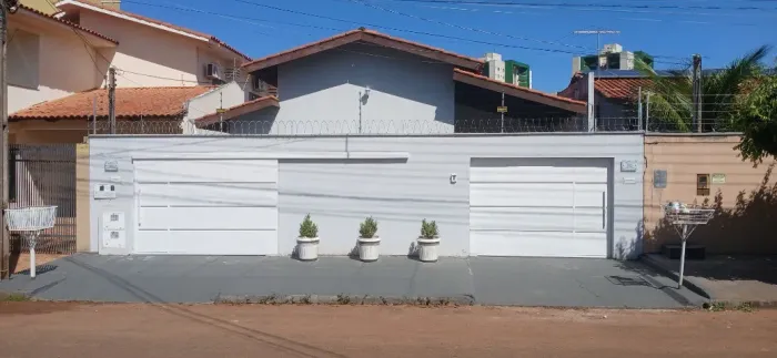 2 casas na 308 Sul. Laje ótima estrutura, reformadas... ótimo investimento@