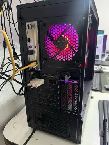  PC GAMER RYZEN 5 5600X | 32GB RAM | RX 570 4GB | 2,7TB SSD | WATER COOLER RGB