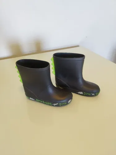Bota Infantil Dinossauro Dino Roar em Vinil, Pouquíssimo Usada, Estado de Nova!
