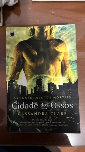 Livro ?Cidade dos Ossos?