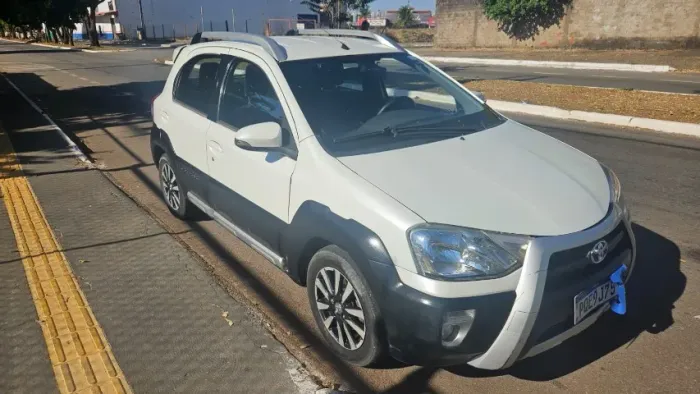 Toyota Etios Cross 1.5 Flex 16V 5P Mec. 2015