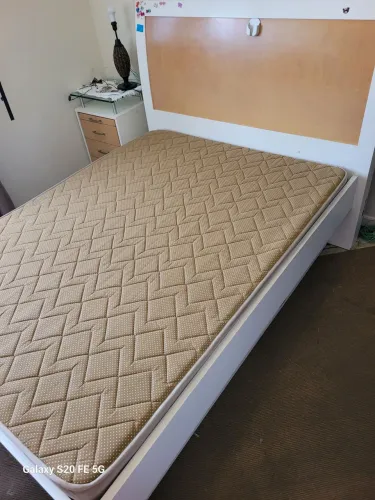 Cama de madeira 4 gavetas com colchão cabeceira