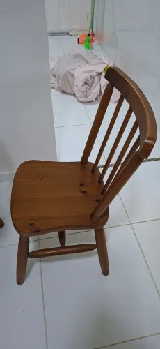 Cadeira em madeira pura