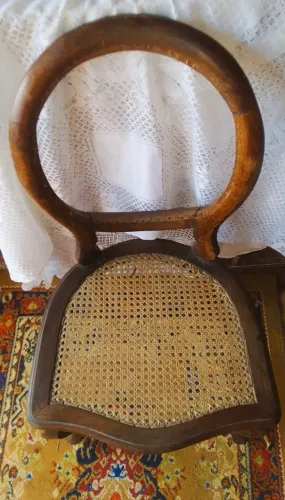 Antiga cadeira medalhão Jacarandá encosto e assento Palhinha. Pernas recurvas *Séc. XX