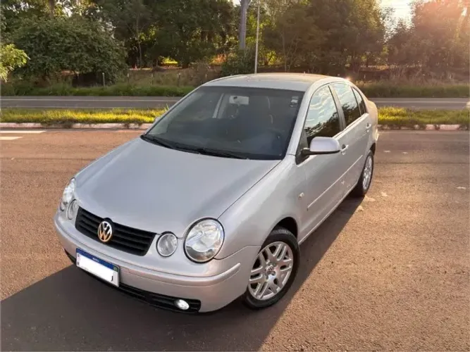 Volkswagen Polo Sedan 1.6 MI 101cv 8V 4P 2004