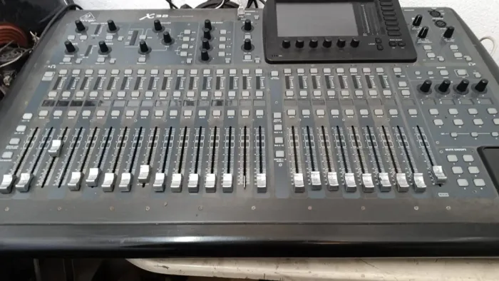 Mesa de som T32