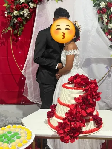 Vestido de noiva a venda ou aluga-se acompanha véu e coroa