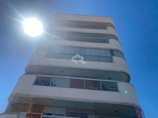 Apartamento com 03 dormitórios em São Jose