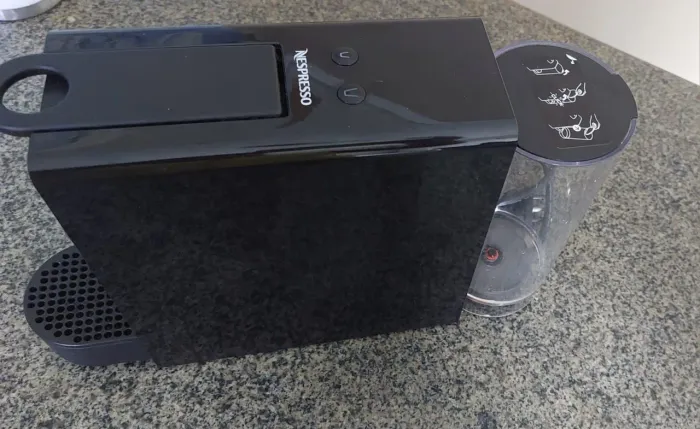 Cafeteira Nespresso Essenza Mini