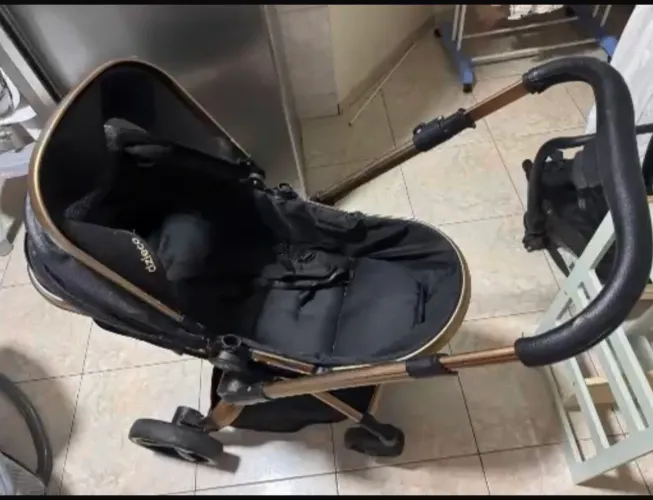 Carrinho de bebê e bebê conforto