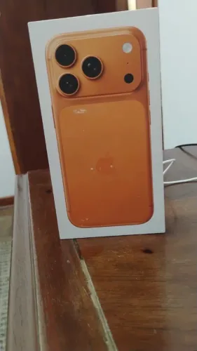iPhone 17  pro Max na caixa fechada