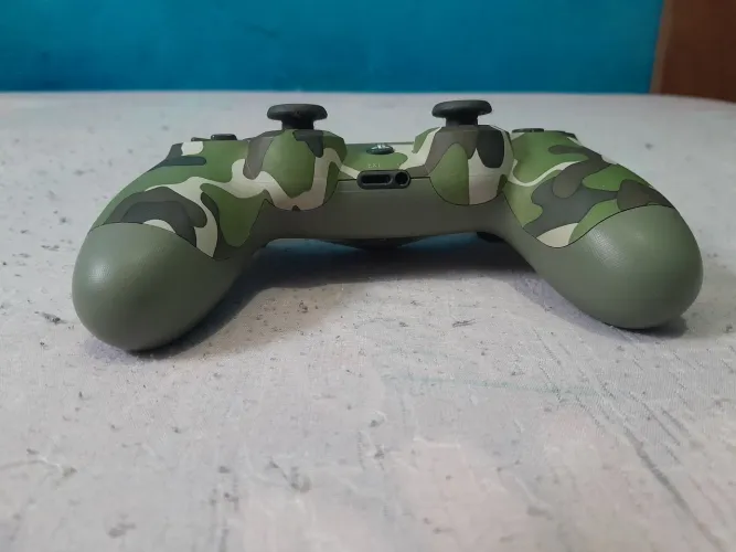 Controle Ps4 camuflado( semi-novo, menos de 6 meses de uso, sem drift)