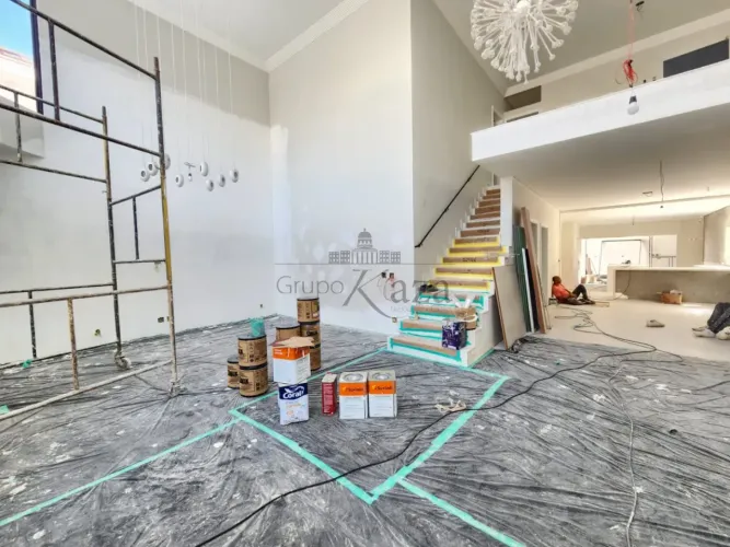 Oportunidade - Casa em Condomínio - Jardim das Colinas - 5 Dormitórios - 360m².