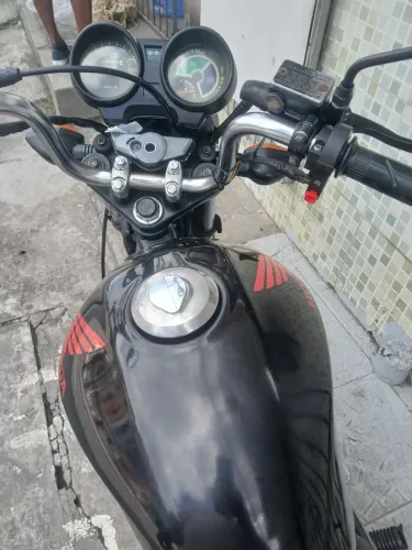VENDO MOTO CONSERVADA