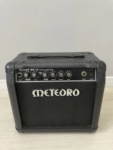 Amplificador de Guitarra Meteoro MG-15