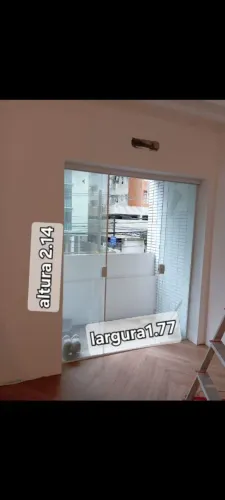 Porta de vidro de correr 4 folhas sendo 2 folhas fixas e 2 de correr