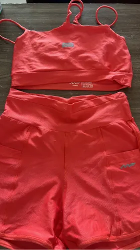 Roupas de academia 