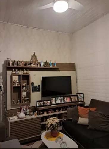Casa em Cubatão, bairro Fabril, três quartos