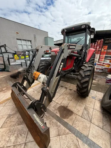 Trator Massey Ferguson