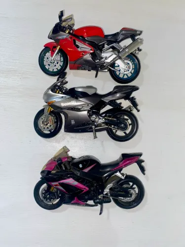 Lote com 3 miniaturas moto Maisto