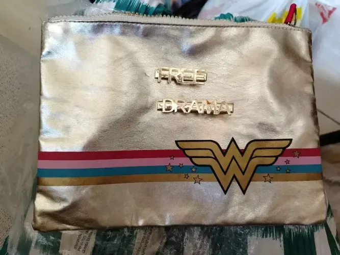 Necessaire Wonder Woman Dourada Nova 
