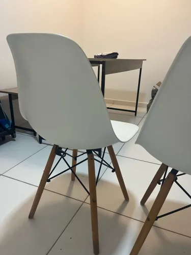  Cadeiras Charles Eames Eiffel branca