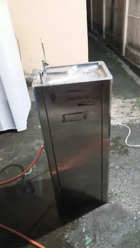 VENDO BEBEDOURO DUAS BICAS MARCA MASTERFRIO FUNCIONANDO PERFEITAMENTE 