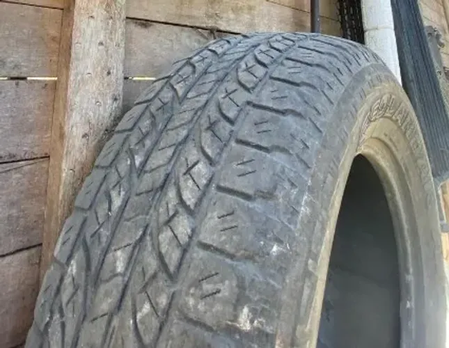 3 Pneus Yokohama Geolandar 265/65/R17 em bom estado