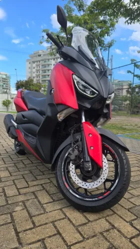 Yamaha XMAX 2021 Vermelha - Potência, Conforto e Grande Espaço!