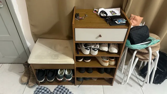 Sapateira com assento e gaveta