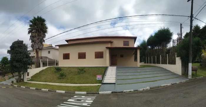 Casa em condomínio fechado 