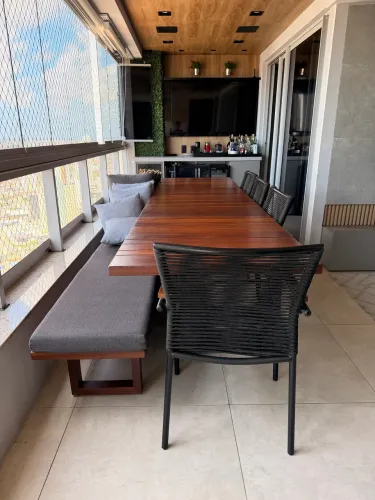 Vendo conjunto de mesa, cadeiras e bancos para 12 lugares