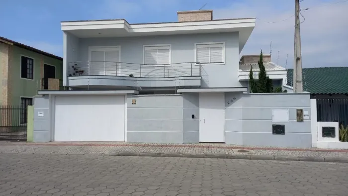 Casa alto padrão no centro de Balneário de Piçarras