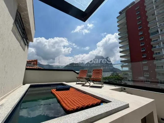 Cobertura para Venda/Locação na Barra da Tijuca, posto 2, reformada, 514m2.