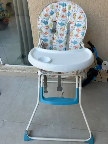 Cadeira de alimentação infantil.