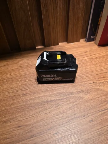 Makita Bat 5ah Bl1850b+ Carregador Dc18sd Bivolt<br>Você comprou<br><br>+ Carregador Dc18sd Bivolt