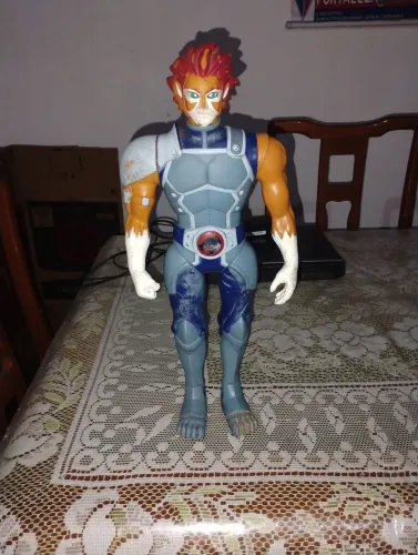 Vendo um boneco dos Thundercats e o Lion 