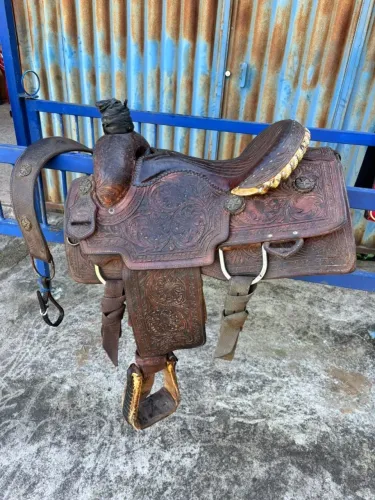 Sela de Team Roping Nogueira - Assento de Couro de Avestruz + Peiteira