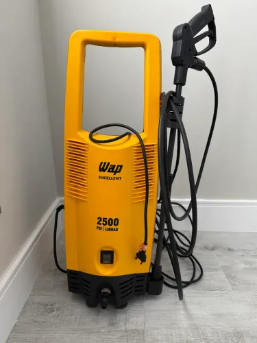 Lavadora de Alta Pressão WAP EXCELLENT 2500 PSI LIBRAS . Usada Apenas três vezes.