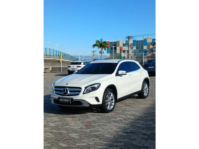 Mercedes-Benz GLA 200 Adv. 1.6/1.6 TB 16V Flex Aut. 2015