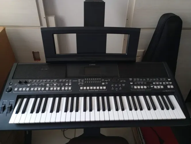 Teclado Yamaha PSR SX 600