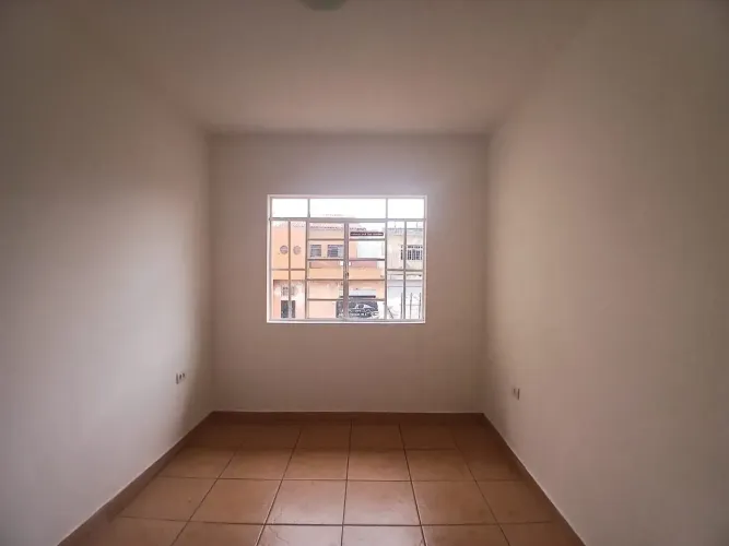 Campo Grande: Aluga-se casa com 1 quarto, banheiro, sala,cozinha, lavanderia.