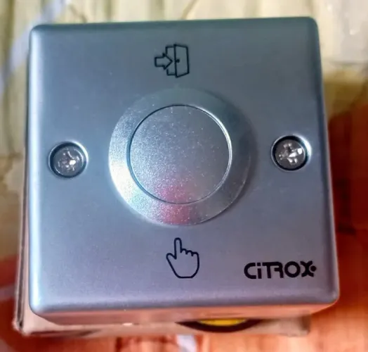 Vendo equipamentos de alarme e CFTV