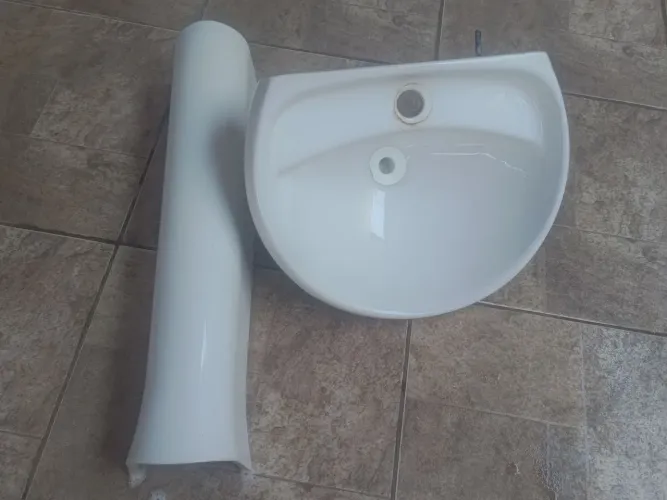 Conjunto para banheiro lavatório e coluna