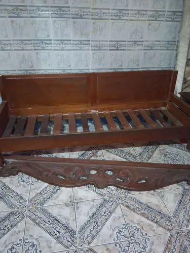 Sofá madeira angelim talhado