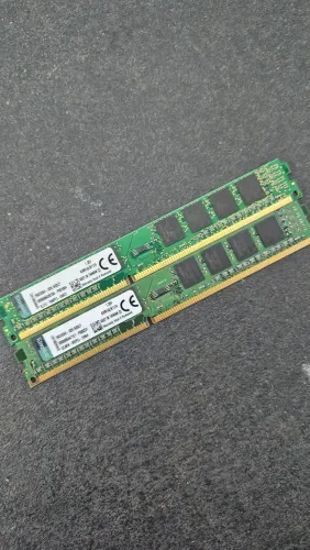 Memória 8GB (2x4GB) DDR3 1600 Kingston para PC