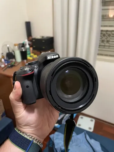 mera Nikon D5300 + Lente 18-105mm VR + Cartão 32GB (Apenas 5.5k Cliques)