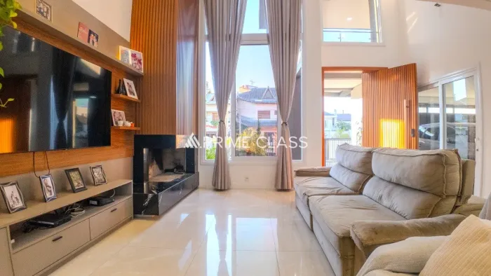 Casa mobiliado, 4 dormitórios sendo 4 suíte, área gourmet, piscina, 3 vagas cobertas, Bair