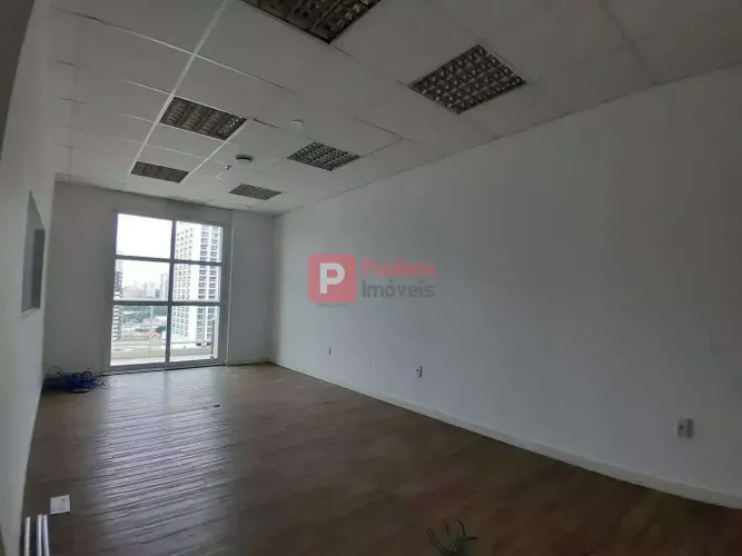 Sala comercial no Brooklin com 72m² com 3 vagas na garagem, para locação, pronta para uso,